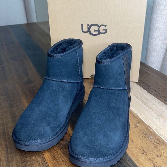 UGG CLASSIC mini Side LOGO Boots - Picture 3 of 6